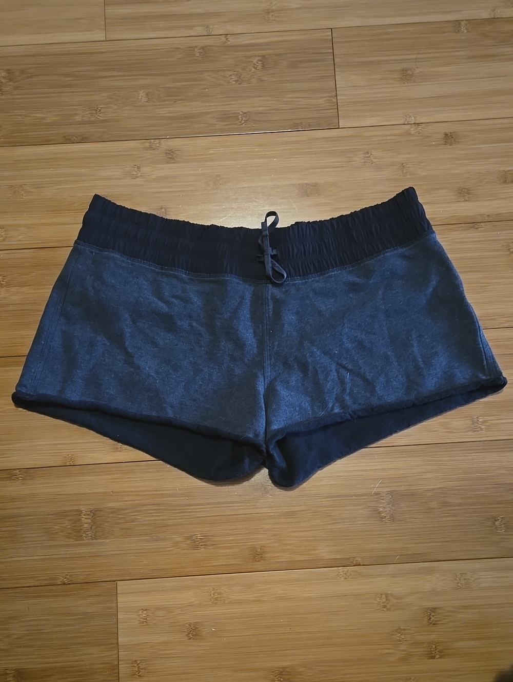 Lululemon Blissed Out Short II - 10 - Picture 3 of 4